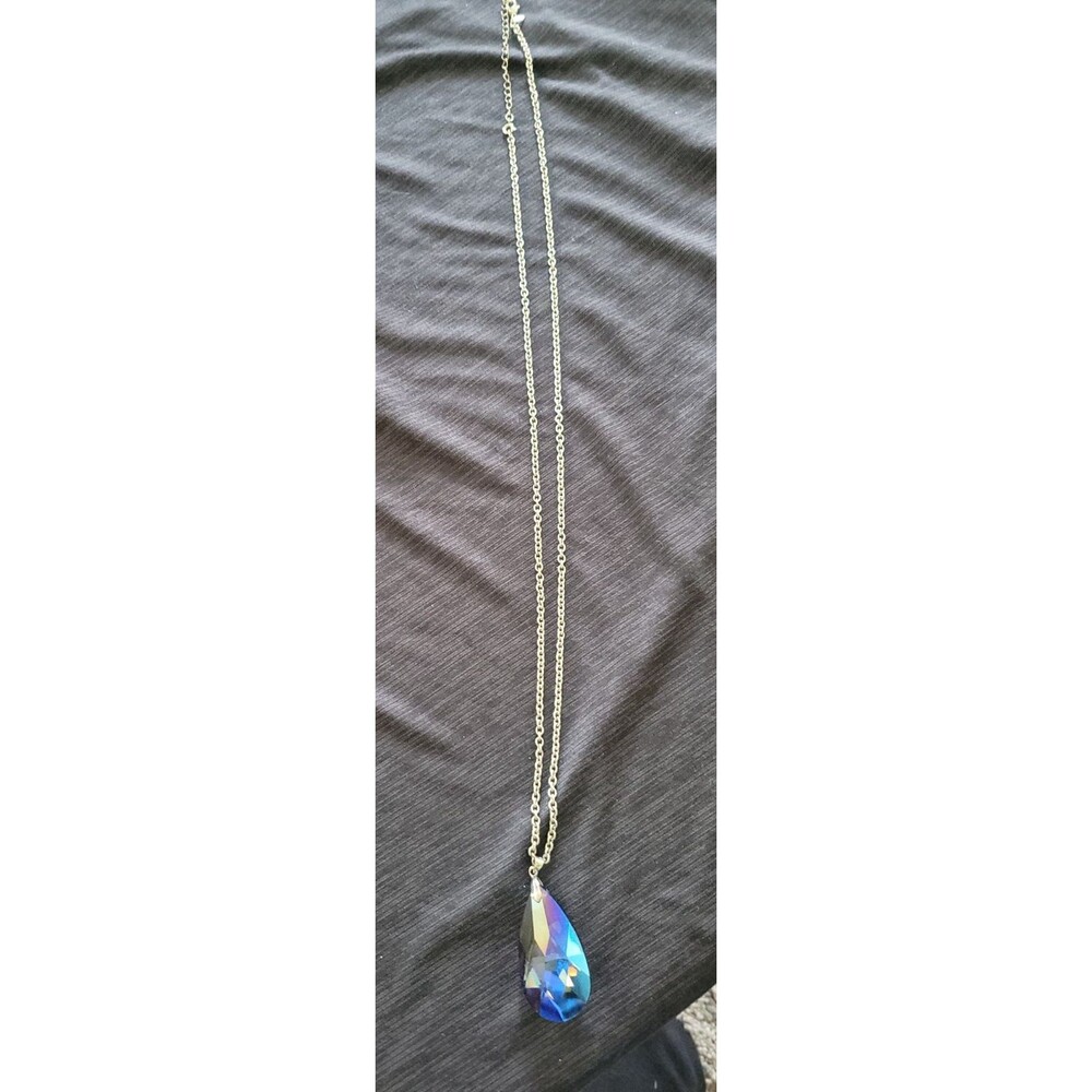 Avon NWT Blue purple acrylic crystal necklace faceted teardrop pendant. - Picture 4 of 6